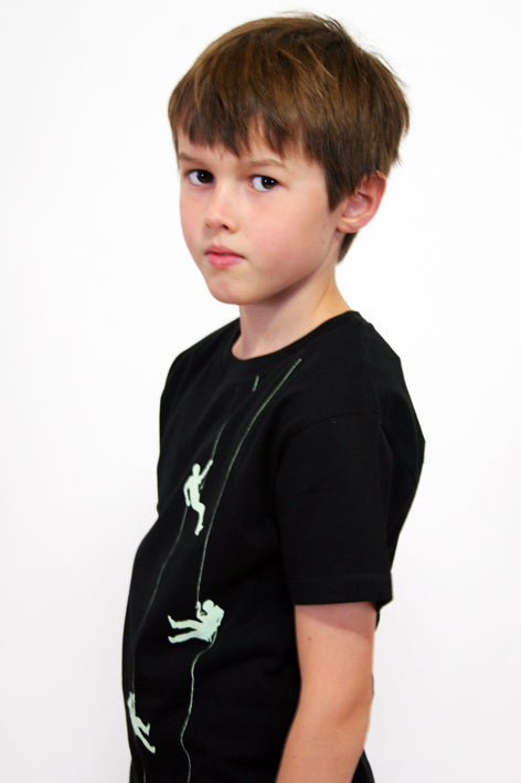 Kinder T-Shirt „Kletterer“ – Unisex Shirt mit Siebdruck, Biobaumwolle